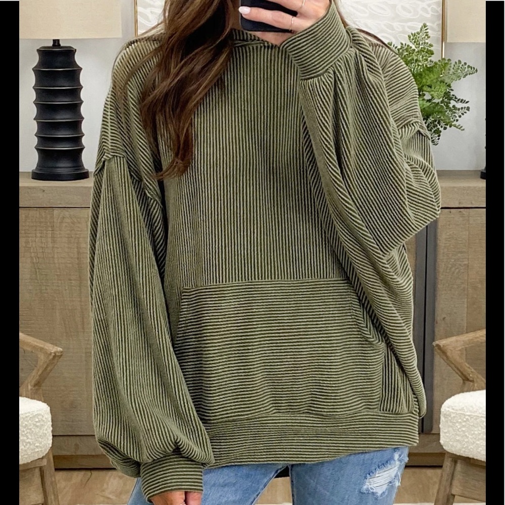 Brand new never worn Springfield ultra ribbed hoodie in color olive. Size large.